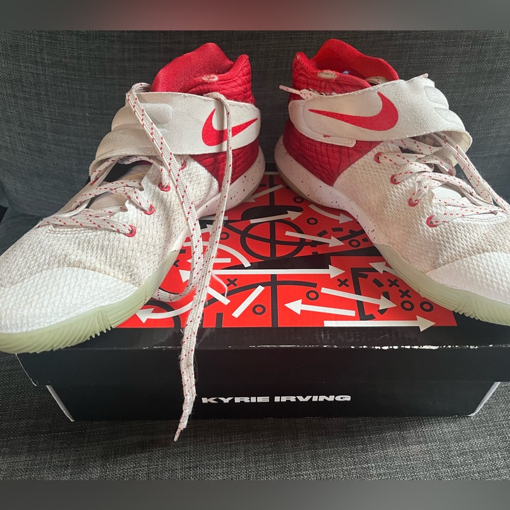 Nike Kyrie 2 5.5Y Basketball Sneakers Runners Athletic Shoes Court Hoops OG Box